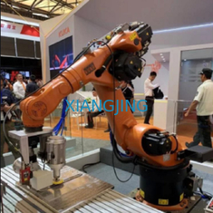 6軸線は工業用ロボットのグリッパーKR 10 R1420 10kgがペイロードを評価したKukaのロボットを使用した