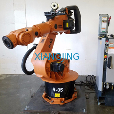 産業処理はグリッパーHKの視野システムとのKukaのロボットKR 6 R900-2を使用した