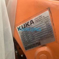 KR210はキャビネットが付いているKUKAのロボットR2700を教えるペンダント9.9を使用した