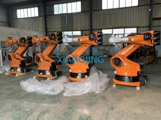KUKA KR 240のパレットで運搬することを扱うためのR3330自動使用された工業用ロボット