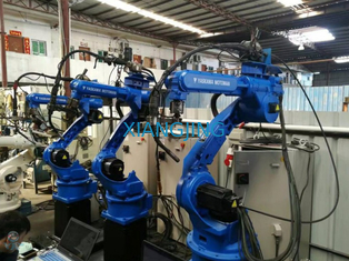 溶接工との工業用ロボットのYaskawa AR2010 6の軸線