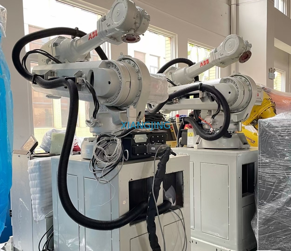 使用されたロボット腕IRB4600 6の軸線は一突きおよび場所のためにABBのロボット腕を使用した