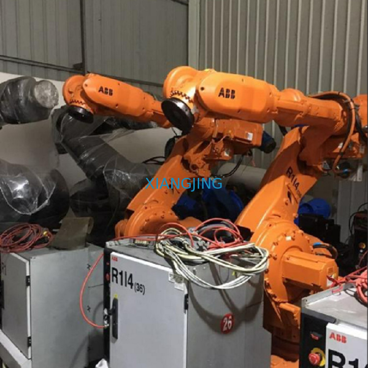 秒針は絵画のためにABBのロボットIRB4400 6軸線CNCのロボット腕を使用した