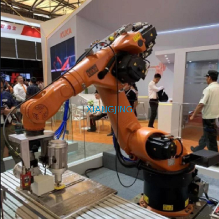 KR 10 R1420はKukaのロボット10kgを評価したパレットのためのペイロードの産業ロボティック腕を使用した