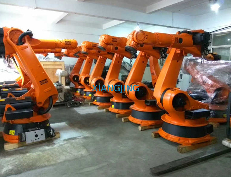 120kgペイロード6の軸線はKR 120一突きおよび場所のR3200 PAのためにKukaのロボットを使用した