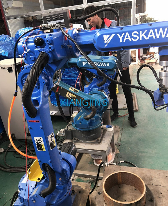 溶接システムが付いている12kgペイロードとの秒針のYaskawa AR1440の溶接ロボット6の軸線