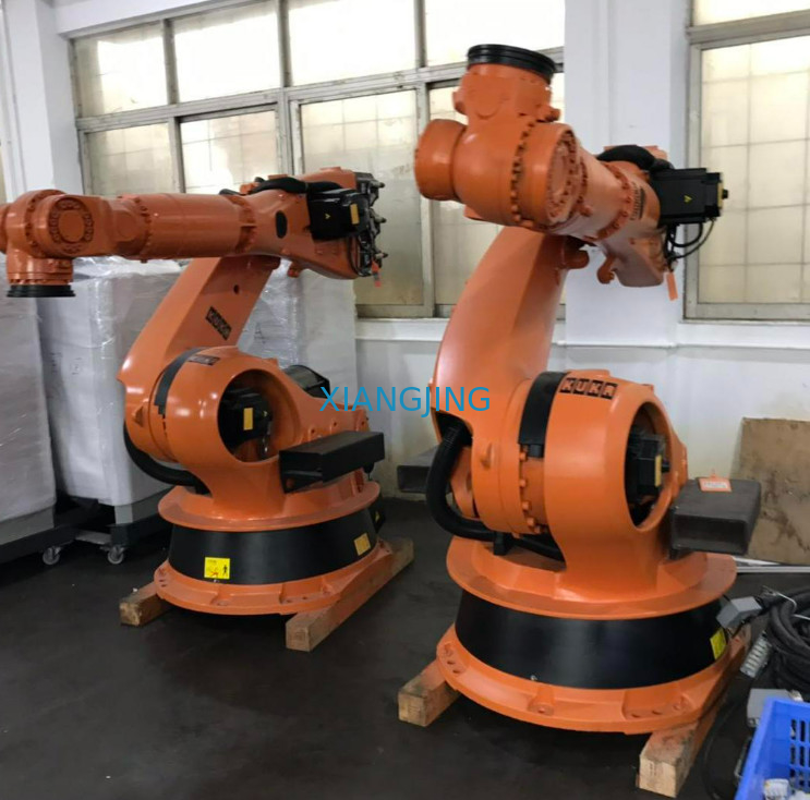 一突きのための秒針のロボットKR 210 R2700余分使用されたKukaのロボットは多くの在庫を置き、